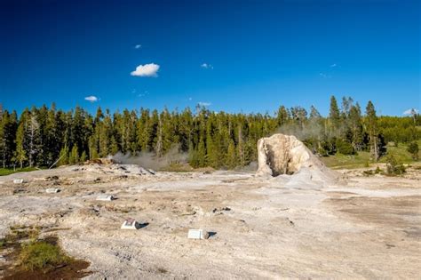 Premium Photo | Geyser in yellowstone national park