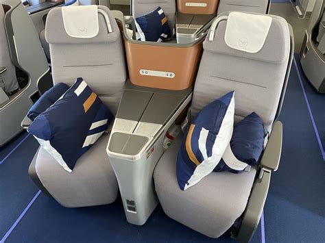 Business Class Lufthansa A350 900 - Image to u