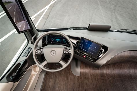 Mercedes-Benz Future Truck 2025 Concept Interior - Car Body Design