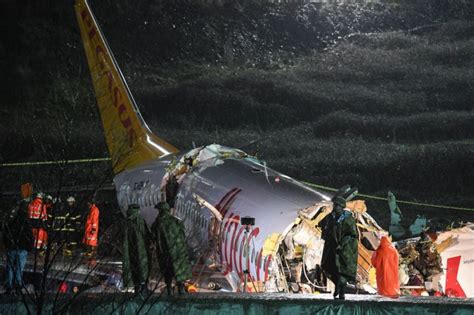 Three Dead After Boeing 737-800 Splits Open on Landing in Turkey ...