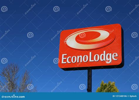 Econo Lodge Exterior Sign and Logo Editorial Photo - Image of guests ...