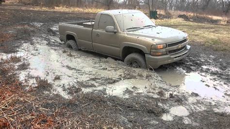 20 Photos Of Trucks Hopelessly Stuck In Mud