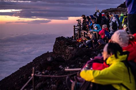 Japanese officials call for Mount Fuji crowd control - The Japan Times