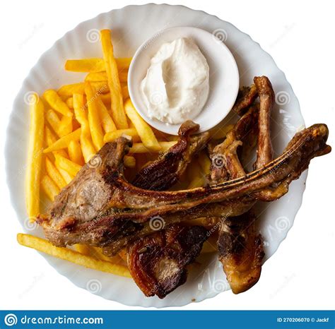 Costillas De Cordero Al Horno Con Patatas Fritas Y Salsa De Aioli Foto ...