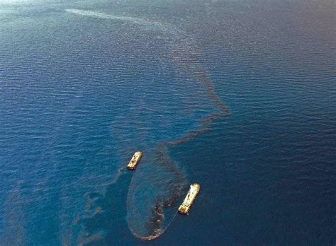 Oil leak continues 22 days after tanker submerged off Oriental Mindoro ...