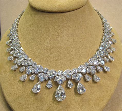 MALAR WORLD: Diamond Necklace Designs