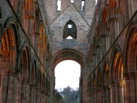 Jedburgh Abbey, Jedburgh: Infos, Preise und mehr | ADAC Maps