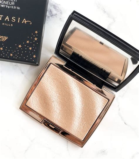 Anastasia Beverly Hills x Amrezy Hightlighter | Highlighter makeup ...