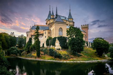 Bojnicky zamok Slovakia, Medieval castle in Bojnice, Slovakia Fondo de ...