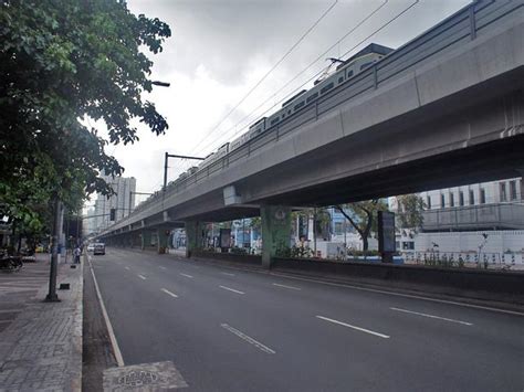 Community quarantine empties Taft Avenue in Manila of vehicles | Photos ...