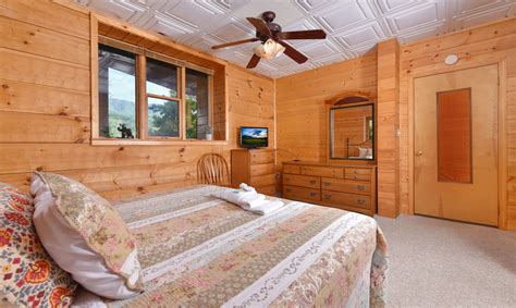 Gatlinburg Cabin Rentals - Pop A Bear