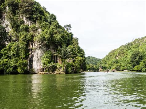 The lake and the Limestone Hills at Gunung Lang Recreation… | Flickr