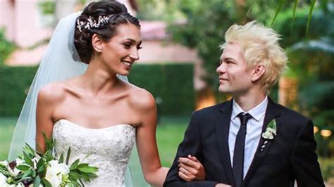 Avril Lavigne's Ex Deryck Whibley Is Married – See the Romantic Photos!