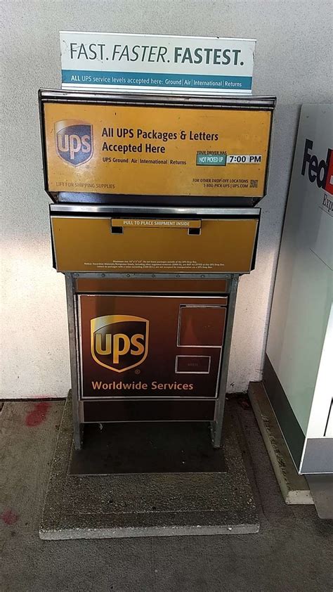 UPS Drop Box in 1001 Washington St, Conshohocken, PA 19428, USA