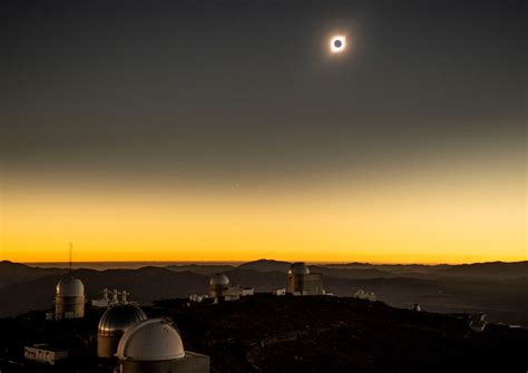 Así de impactante fue el eclipse solar total en Chile