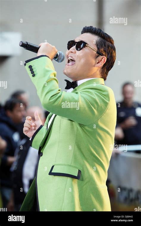 South Korean rapper PSY performs "Gangnam Style" live at Rockefeller ...