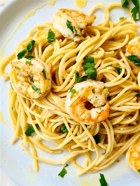 Easy Garlic Prawn Pasta |15 minute meal - Casually Peckish