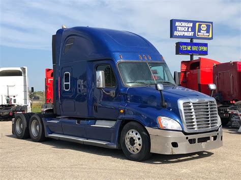 2014 Freightliner Cascadia Sleeper Truck - Byron Center, MI