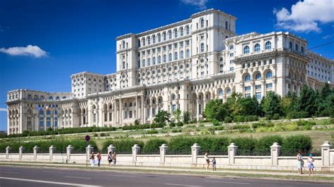 palazzo-del-parlamento-di-bucarest-1024x576.jpg - Walk Italy Coast