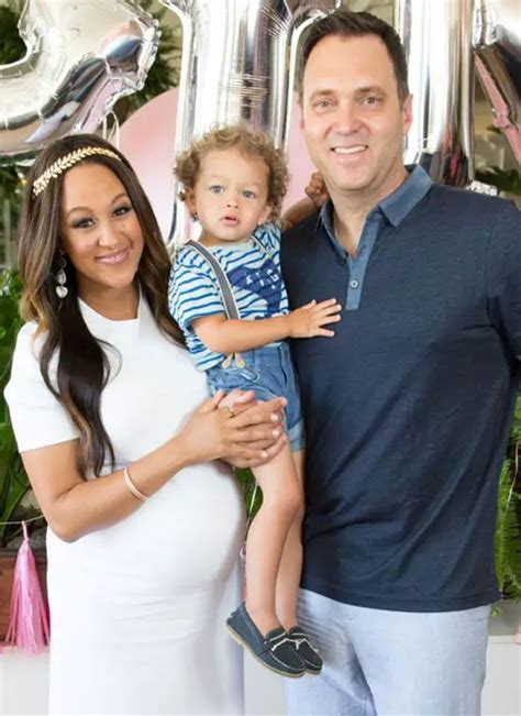 Fox News' Adam Housley, On Fifth Wedding Anniversary: Couple's Splendid ...