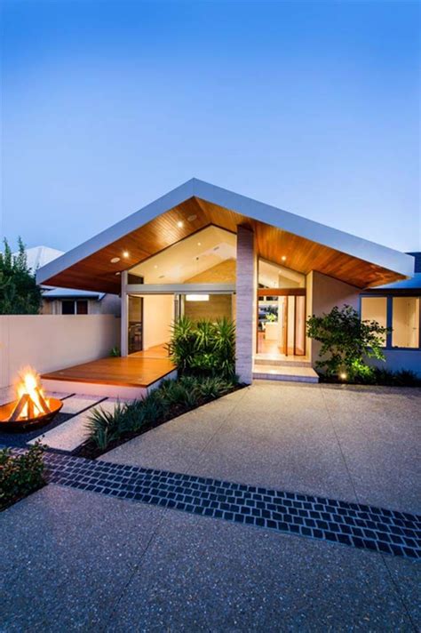 Open gable pitched roof house by Mountford Architects | Gable roof ...