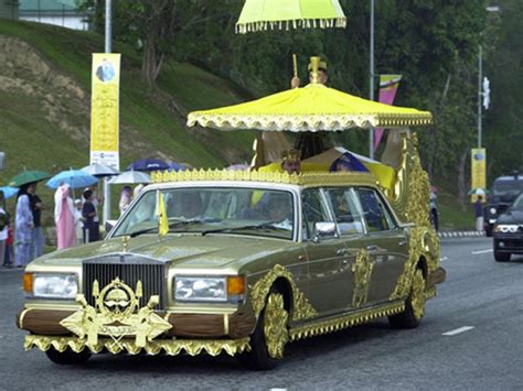 Meet The Sultan Of Brunei And His Over 7,000 Fleet Of Cars ⋆