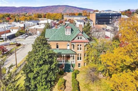 1898 Victorian In Salem Virginia — Captivating Houses