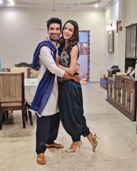 Sanaya Irani, Mohit Sehgal pose for an ADORABLE photo as they celebrate ...