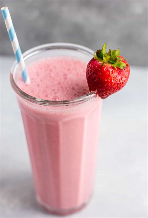 Easy Strawberry Smoothie Recipe - Build Your Bite