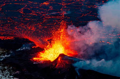 Iceland volcano eruption triggers toxic air warning - KVNU - News for ...