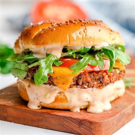 Best Veggie Burger – Nora Cooks – VeganFanatic.com