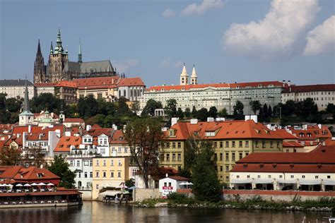 Prague Castle (Hradschin) – Red Sand