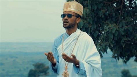 New Ethiopia Orthodox Mezmur by Zemari Hawaz Getachew - YouTube