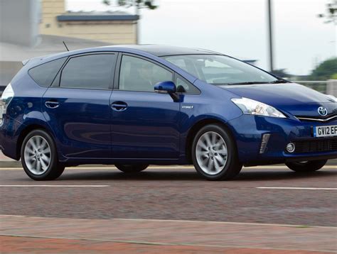 Toyota Prius+ Photos and Specs. Photo: Prius+ Toyota review and 25 ...