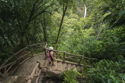 LA FORTUNA WATERFALL HIKE DOWN AND UPHILL – Fortuna Services