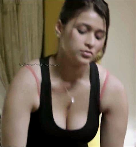 Mannara chopra zid hindi movie 5 hot cleavage hd stills ...