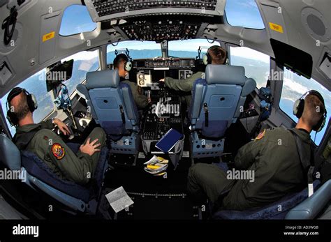 C 17 cockpit hi-res stock photography and images - Alamy