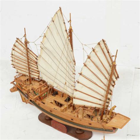 Amati 1421 Chinese Pirate Foochow Junk Ship Model with Custom Case | EBTH