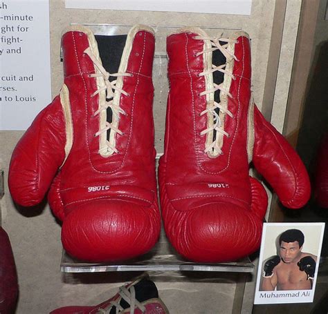 800px-Muhammad_Ali's_boxing_gloves - Hollywood Memorabilia, Fine ...