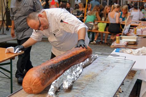 Something to Relish on Stone Street: A Giant 66-Pound Hot Dog | Tribeca ...