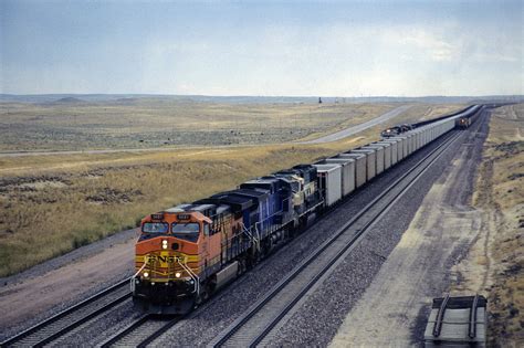 GE AC4400CW 5681 der BNSF zwischen Bill und Shawnee Junction