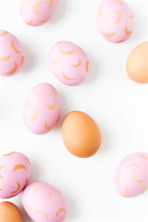 Pink Moon: DIY Crescent Moon Easter Eggs | Unique easter eggs, Egg ...