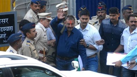 Sanjay Dutt: India Bollywood actor released from jail - BBC News