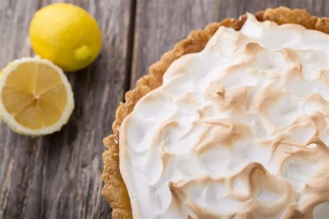 Lemon Meringue Pie With Graham Cracker Crust: Easy Recipe - Cake Decorist