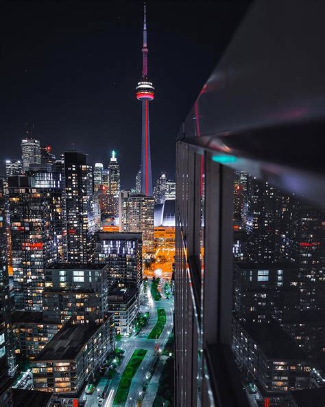 A Cinematic Stroll Through Toronto At Night – Fubiz Media Toronto ...