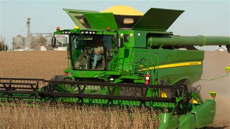 Leveraging John Deere S700 Combine Features to Maximize Efficiency