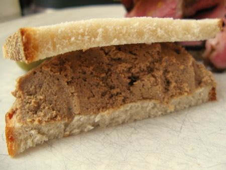 calories in chopped liver sandwich