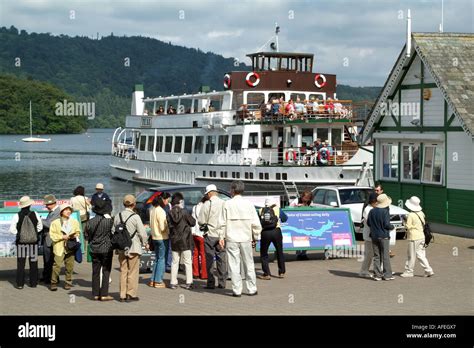 Tour boat on lake windermere hi-res stock photography and images - Alamy