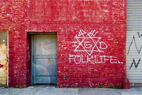 Gang Graffiti | Crip sign on blood red wall. The Folk Nation… | Flickr