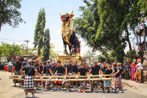 9 Upacara Adat di Indonesia Dengan Keunikan Masing-masing Daerah Asalnya